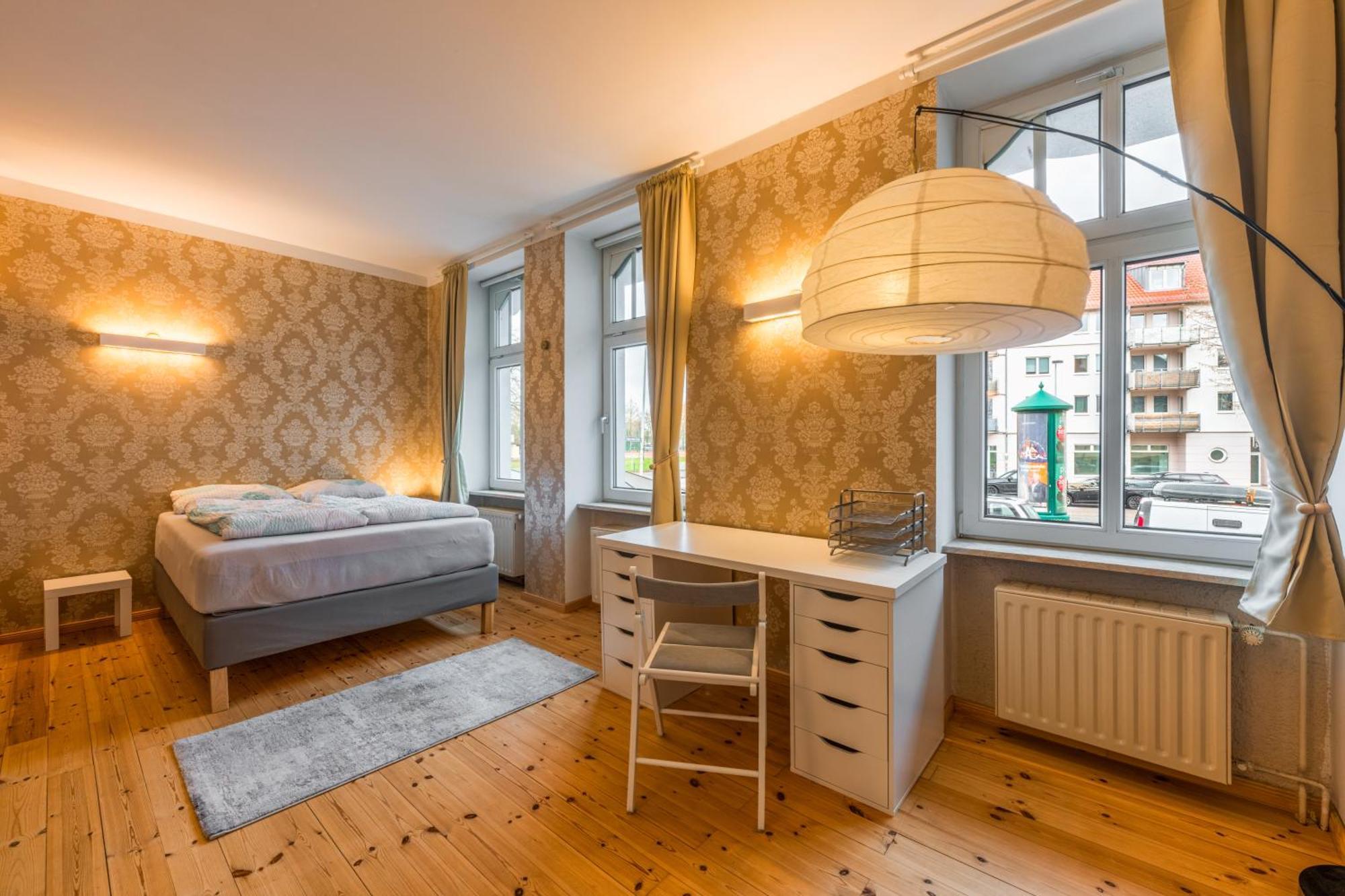 Exklusive Und Grosszuegige Wohnung 140 Qm In Magdeburg Top-Lage Mit Kicker Fuer Bis Zu 8 Personen Buitenkant foto